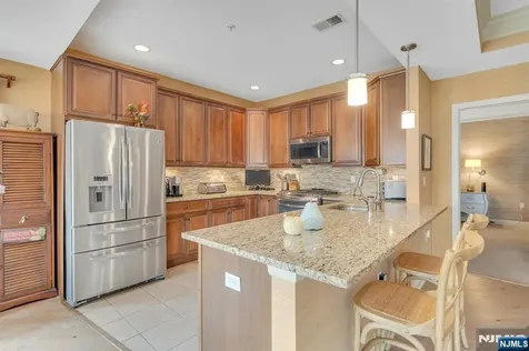 1107 Wickham Terrace Clifton NJ 07013