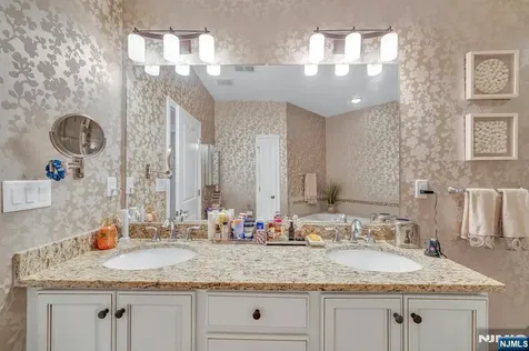1107 Wickham Terrace Clifton NJ 07013