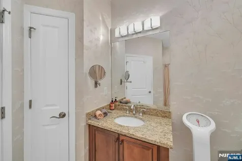 1107 Wickham Terrace Clifton NJ 07013
