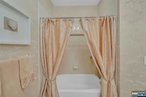1107 Wickham Terrace Clifton NJ 07013