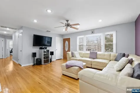 34 Seminole Avenue Oakland NJ 07436