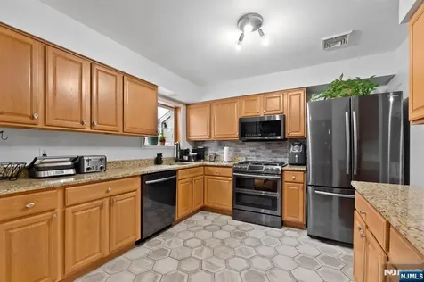 34 Seminole Avenue Oakland NJ 07436