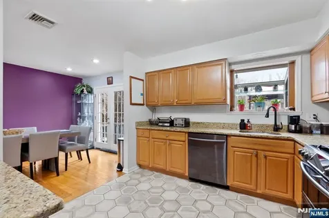 34 Seminole Avenue Oakland NJ 07436
