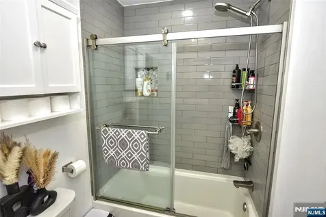 89 Forest Place Rochelle Park NJ 07662