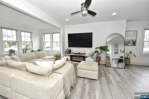 89 Forest Place Rochelle Park NJ 07662
