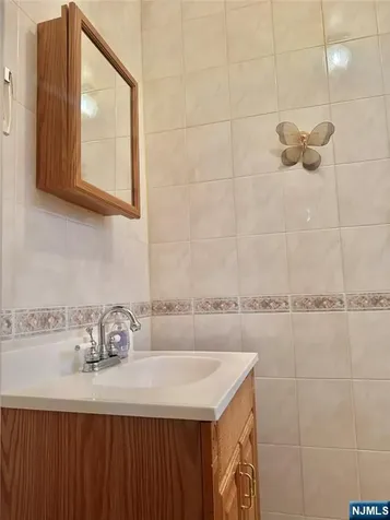 1033 Park Drive Secaucus NJ 07094