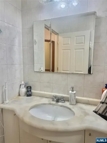 1033 Park Drive Secaucus NJ 07094