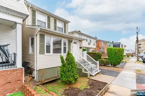 32 Elmwood Terrace Irvington NJ 07111