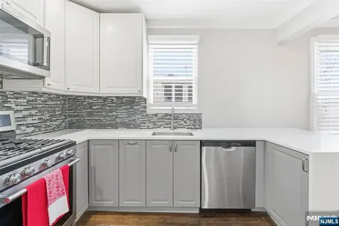 32 Elmwood Terrace Irvington NJ 07111