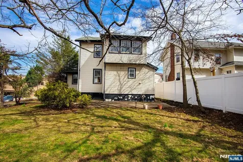 960 Maple Ridgefield NJ 07657