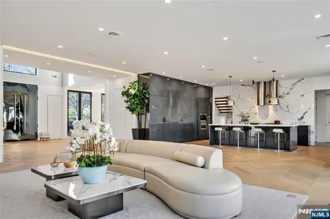 11 Roberts Road Englewood Cliffs NJ 07632