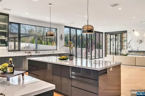 11 Roberts Road Englewood Cliffs NJ 07632