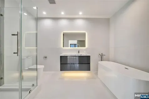 11 Roberts Road Englewood Cliffs NJ 07632
