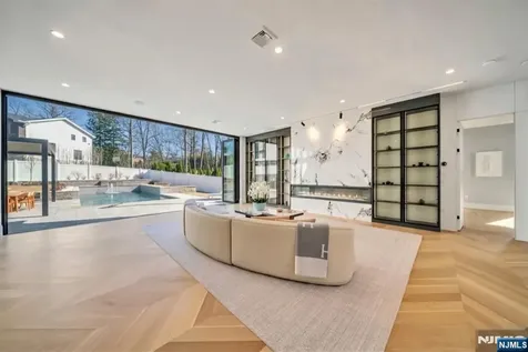 11 Roberts Road Englewood Cliffs NJ 07632