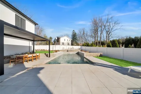 11 Roberts Road Englewood Cliffs NJ 07632