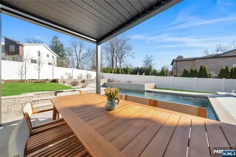 11 Roberts Road Englewood Cliffs NJ 07632