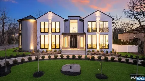 11 Roberts Road Englewood Cliffs NJ 07632