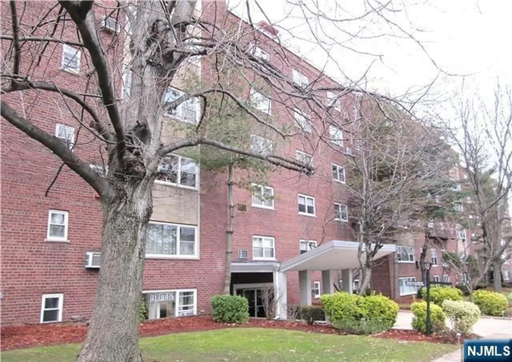 1565 Center Avenue Fort Lee NJ 07024