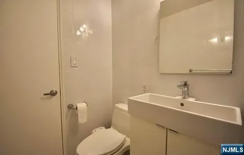 1565 Center Avenue Fort Lee NJ 07024