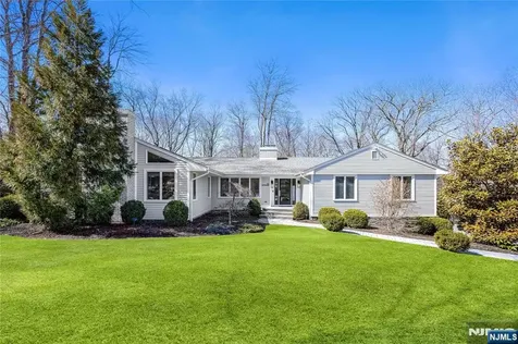 19 Ivy Place Upper Saddle River NJ 07458