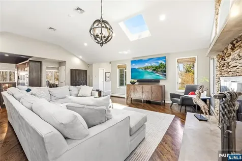 19 Ivy Place Upper Saddle River NJ 07458