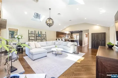 19 Ivy Place Upper Saddle River NJ 07458