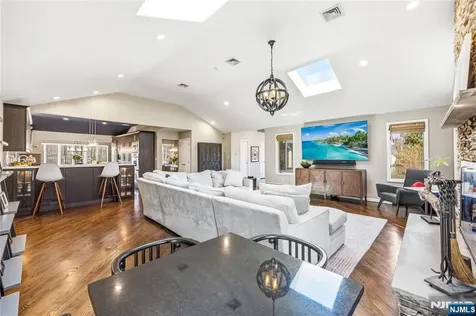 19 Ivy Place Upper Saddle River NJ 07458