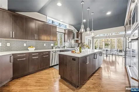 19 Ivy Place Upper Saddle River NJ 07458