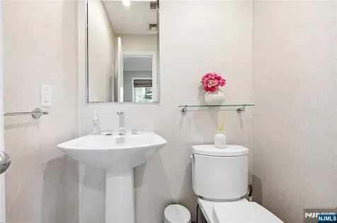 19 Ivy Place Upper Saddle River NJ 07458