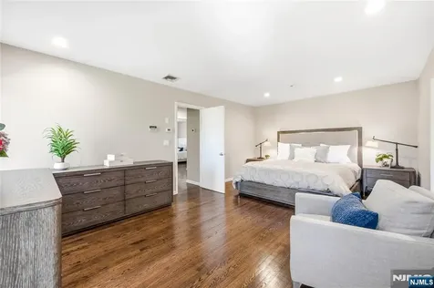 19 Ivy Place Upper Saddle River NJ 07458