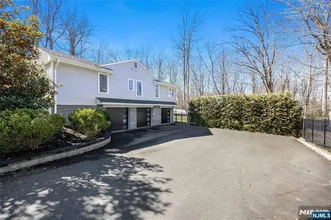 19 Ivy Place Upper Saddle River NJ 07458