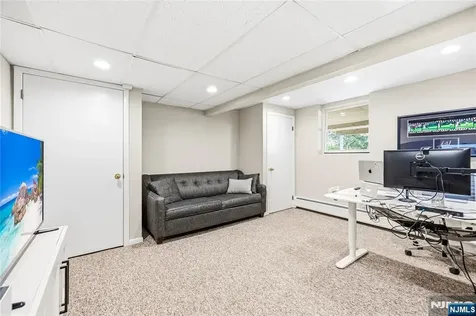 19 Ivy Place Upper Saddle River NJ 07458