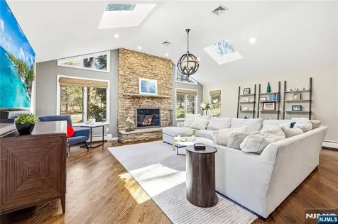 19 Ivy Place Upper Saddle River NJ 07458