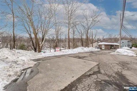 219 Hamburg Turnpike Bloomingdale NJ 07403
