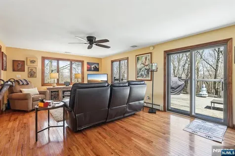 191 Hillcrest Avenue Hawthorne NJ 07506