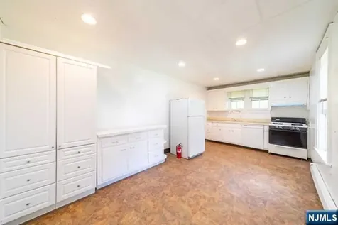 18 Hardenburgh Avenue Demarest NJ 07627