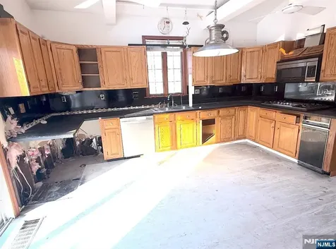 494 Orchard Street Englewood NJ 07631