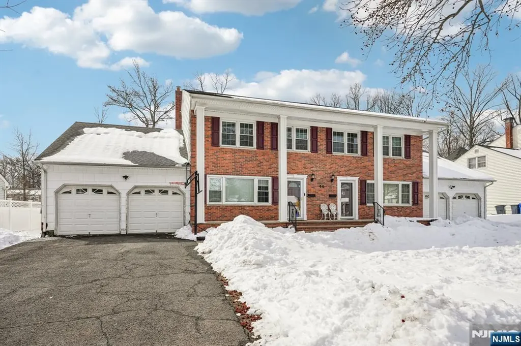 44 Forsythia Lane Paramus NJ 07652