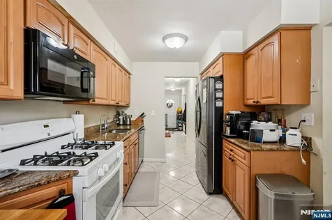 44 Forsythia Lane Paramus NJ 07652