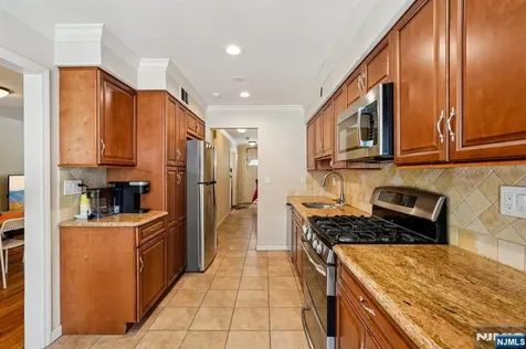 44 Forsythia Lane Paramus NJ 07652