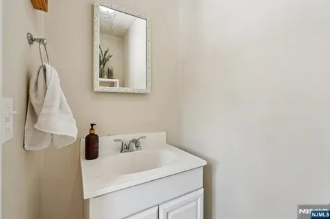 44 Forsythia Lane Paramus NJ 07652