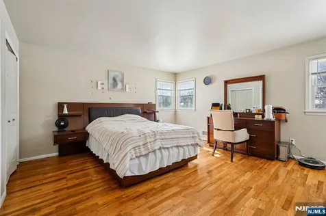 44 Forsythia Lane Paramus NJ 07652
