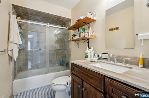 44 Forsythia Lane Paramus NJ 07652
