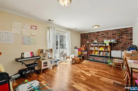 44 Forsythia Lane Paramus NJ 07652