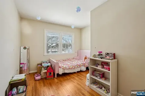 44 Forsythia Lane Paramus NJ 07652
