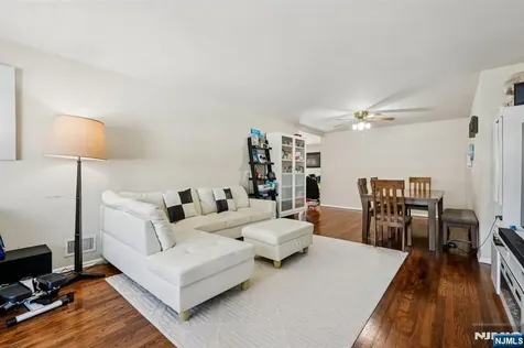 44 Forsythia Lane Paramus NJ 07652