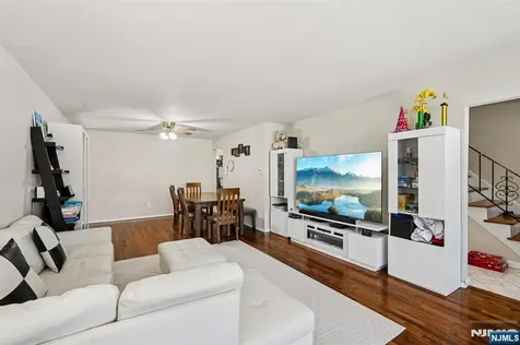 44 Forsythia Lane Paramus NJ 07652