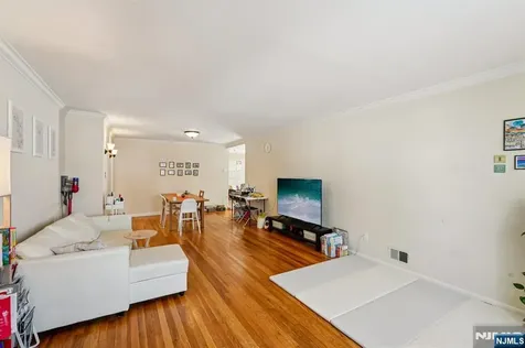 44 Forsythia Lane Paramus NJ 07652