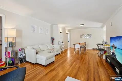 44 Forsythia Lane Paramus NJ 07652