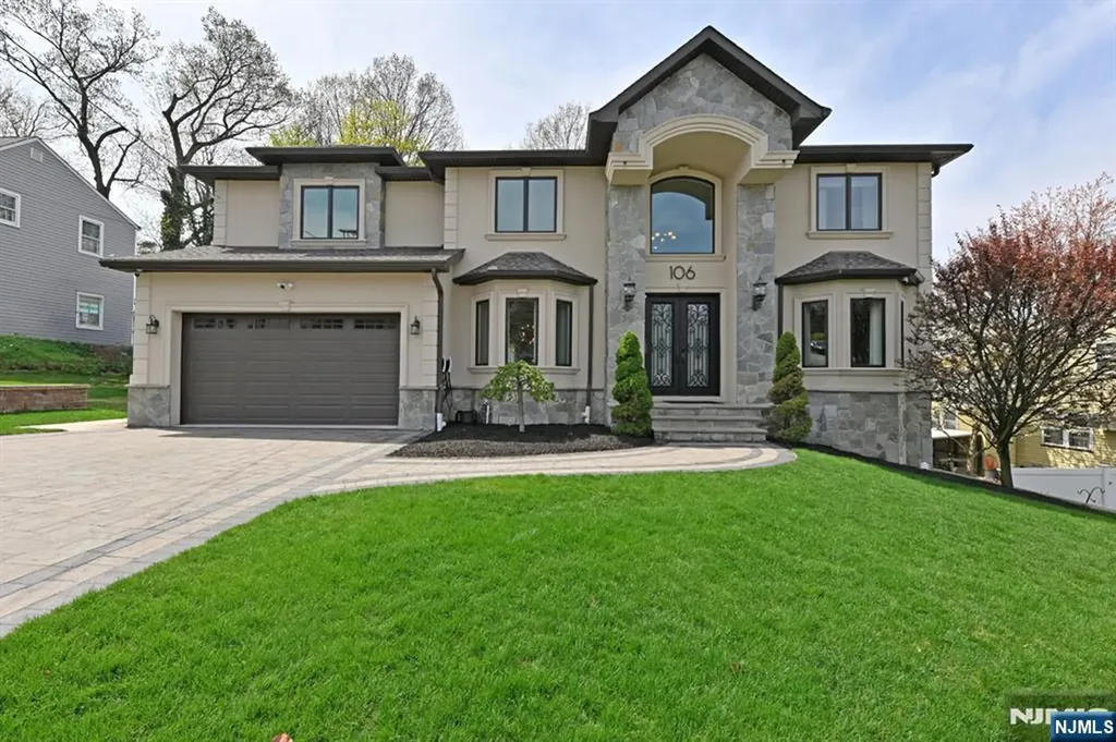 106 Arnot Place Paramus NJ 07652